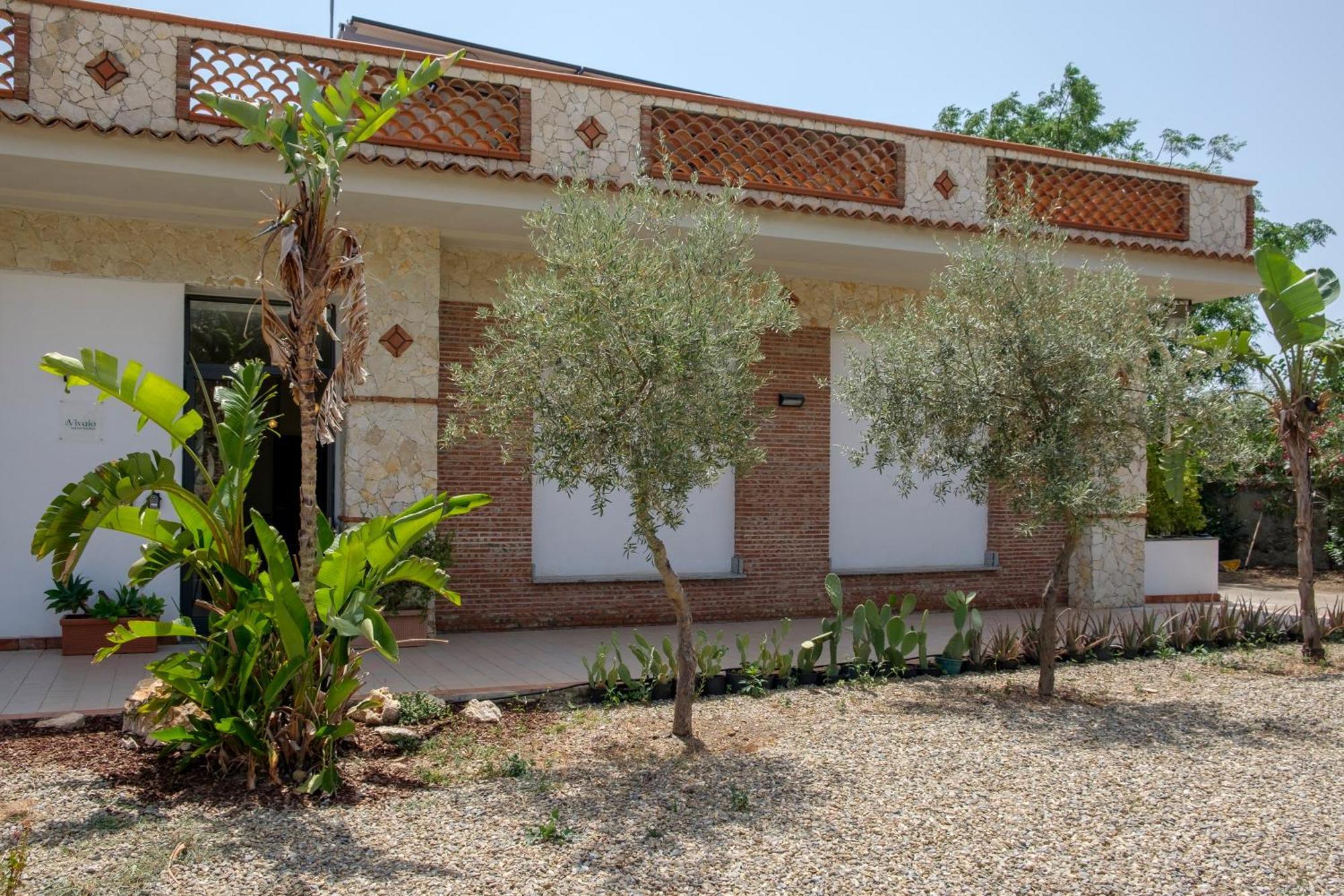 Il Vivaio Bed And Breakfast Санта-Тереза-ди-Рива Экстерьер фото